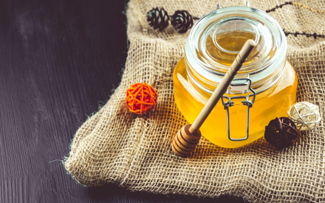 Pot of honey. In small amounts, honey can be part of a low FODMAP diet. Image from Unsplash.