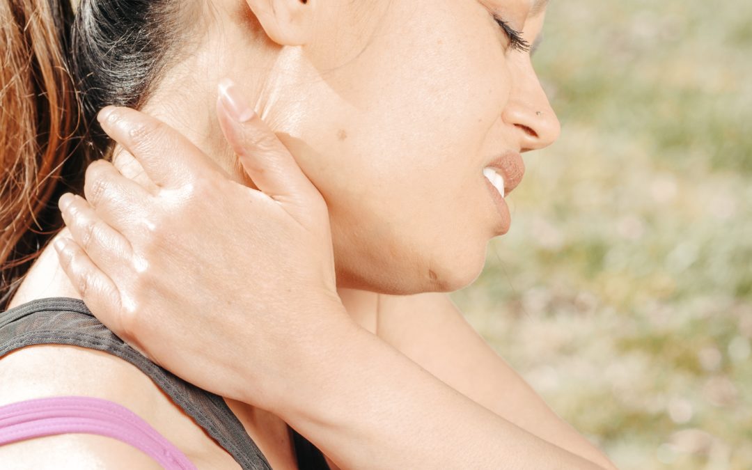 Neck swelling is a sign of thyroid problems.